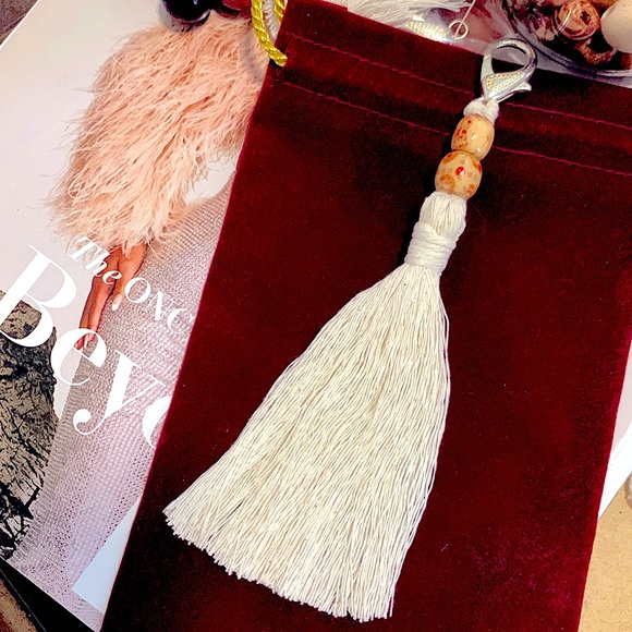 »BÖhÖ Crafted Macrame CottonFiber Arts Wooden Beads Tassel Keychain Purse Charm - Picture 1 of 15